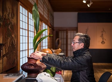 David Komeiji arranging ikebana for Hanakago Art in the Garden exhibition
