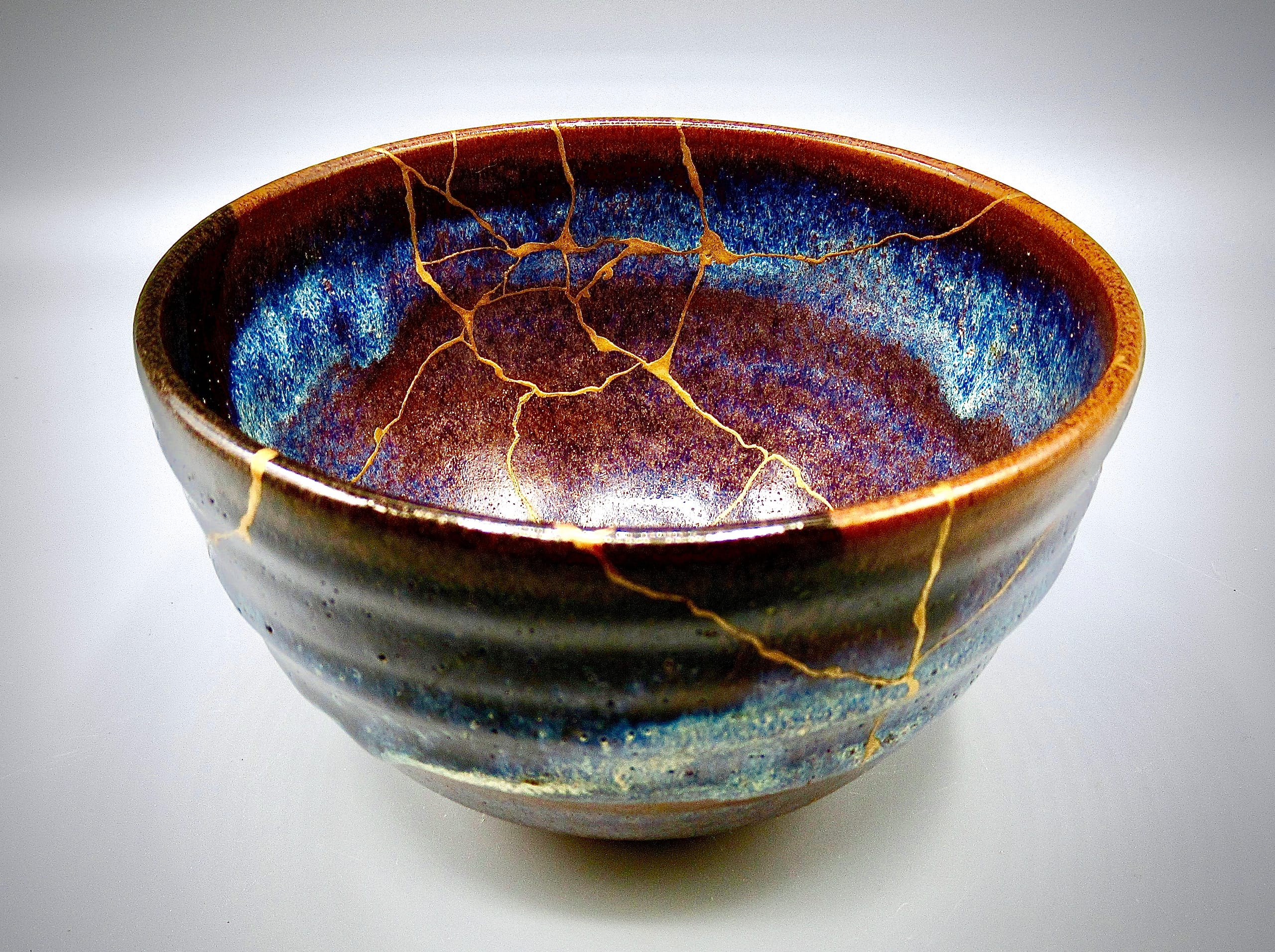 A photo of kintsugi by artist Naoko Fukumaru.