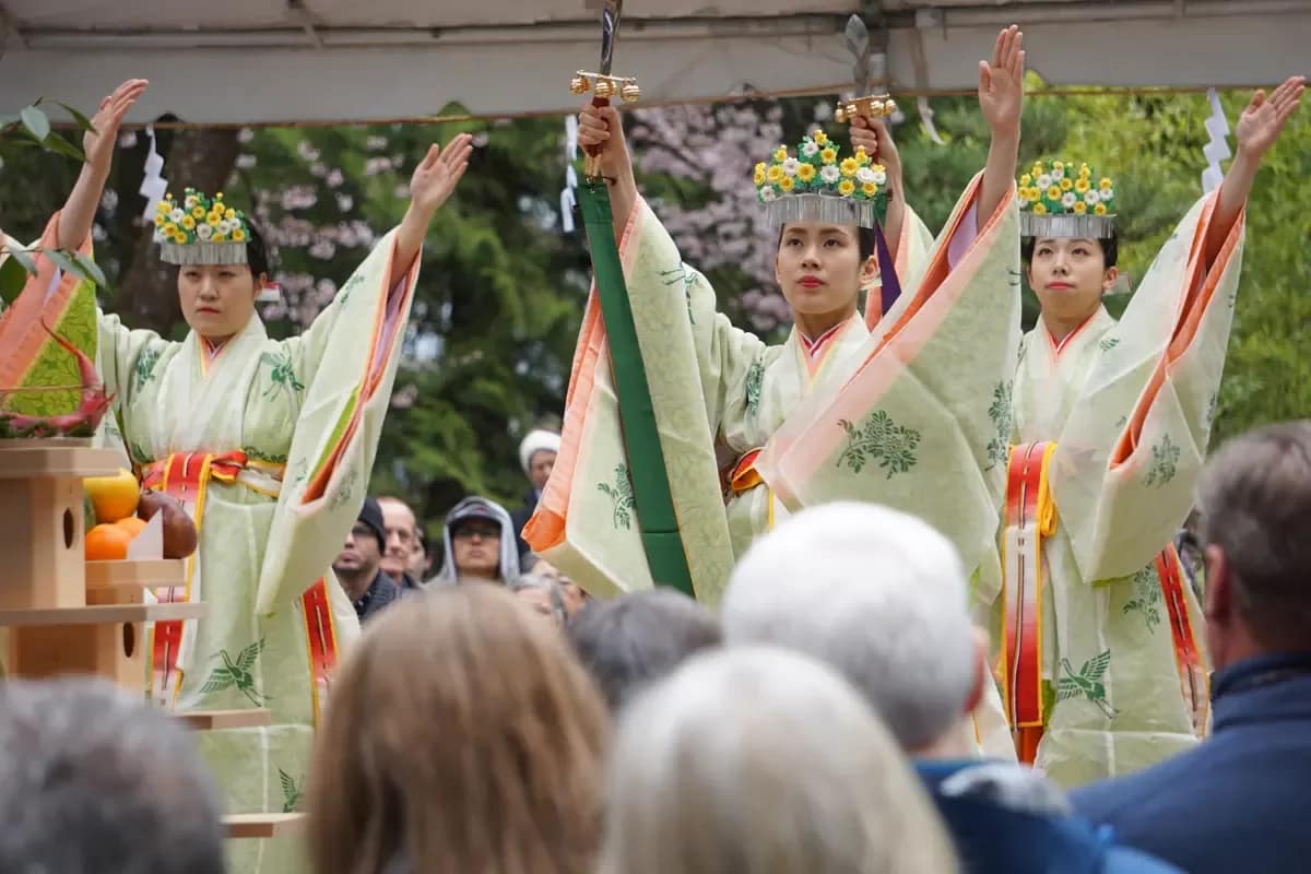 Tsurugaoka Hachimangu Blessing from Grand Opening - 2017-04-01 - DSC04531