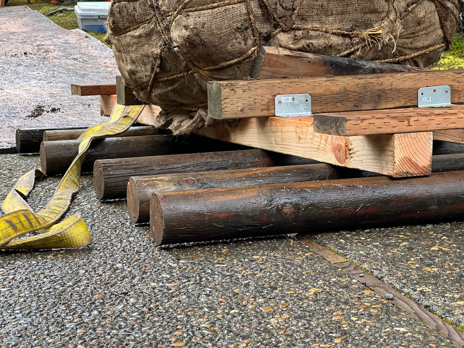 A closer look at koro, rolling round posts. Photo by Portland Japanese Garden