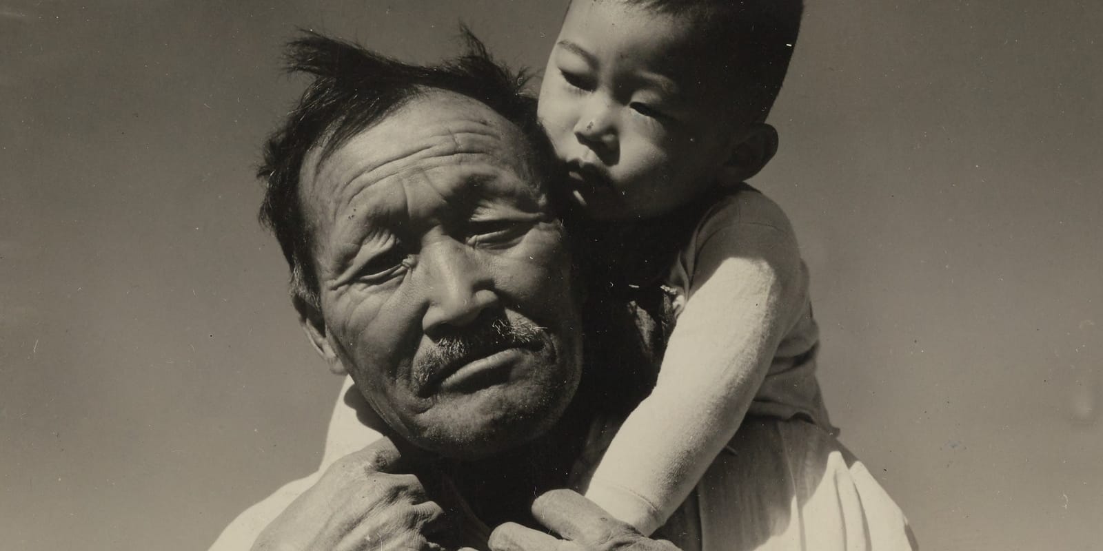 81422 Grandfather and grandson_Resize