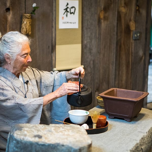 Jan Waldmann preparing tea